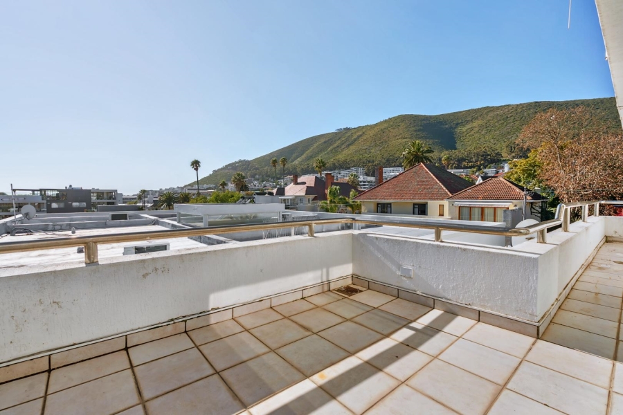 5 Bedroom Property for Sale in Fresnaye Western Cape